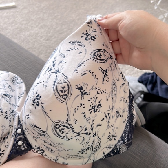 Lane Bryant/Cacique full coverage bra 42 F - Picture 1 of 6
